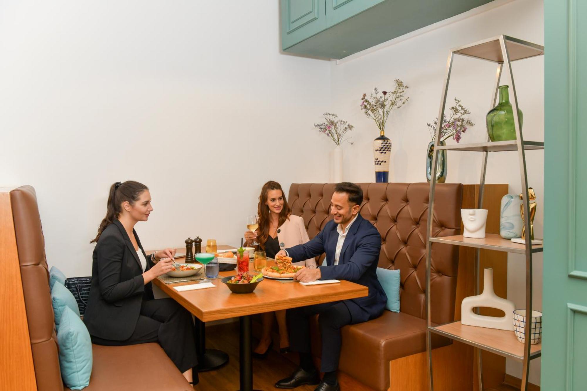 Ibis Doha Hotell Eksteriør bilde