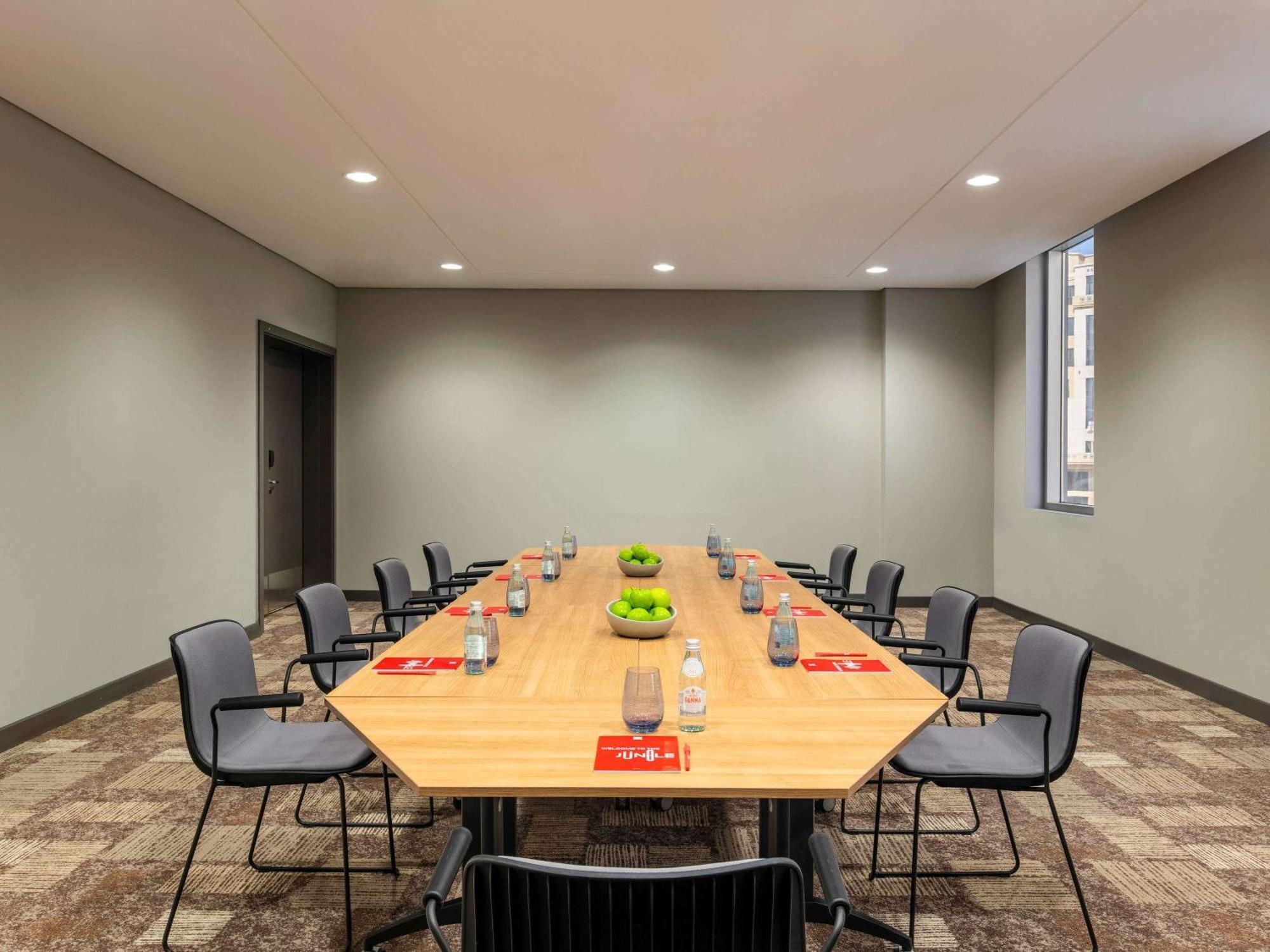 Ibis Doha Hotell Eksteriør bilde
